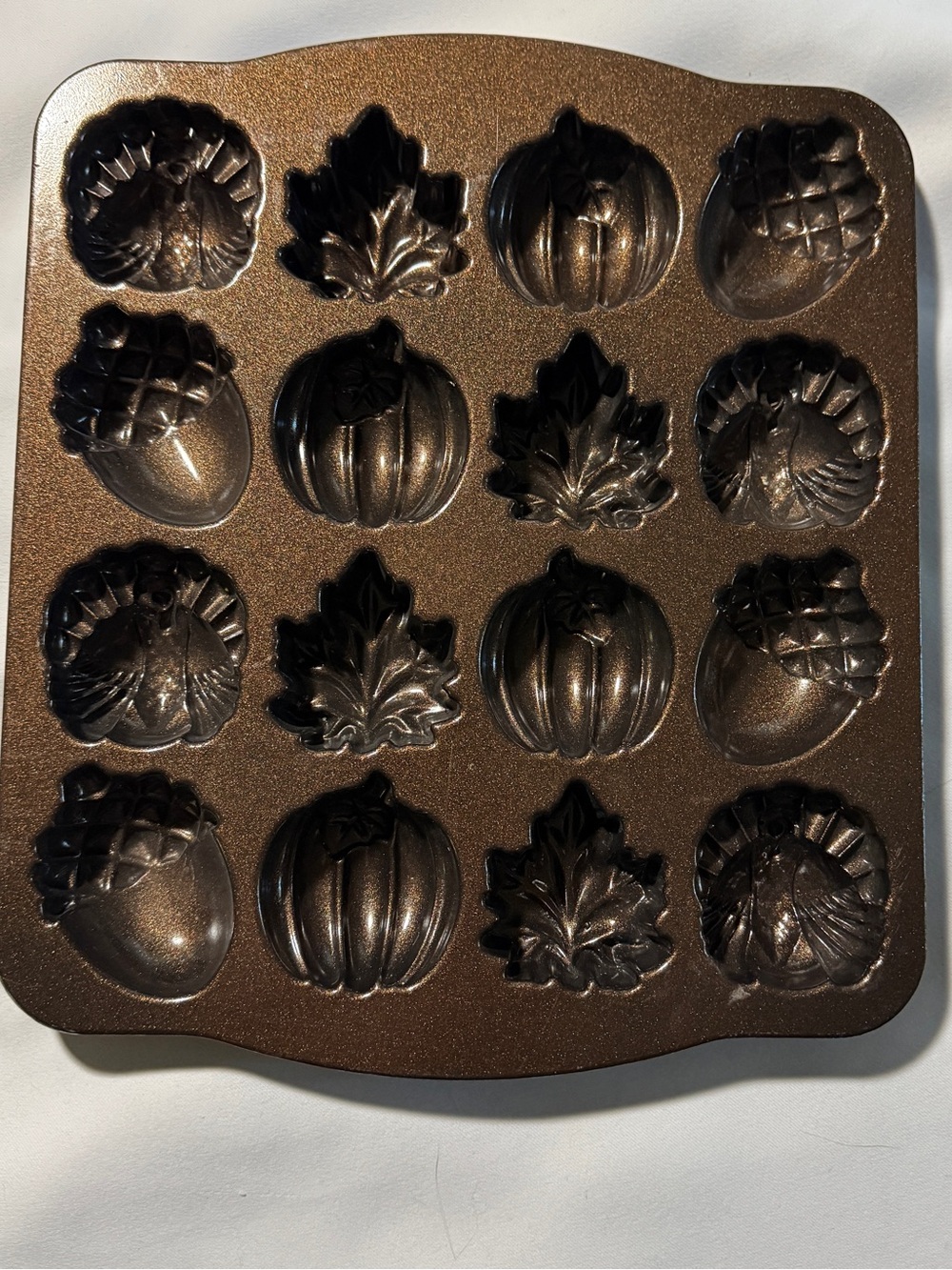 Nordic Ware Metallic Autumn Cakelet Fall-Shaped Mini Cake and Mold Pan